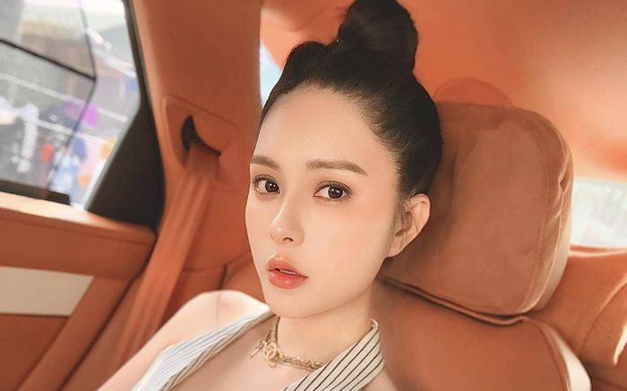 Cách dùng túi hiệu của Đoàn Di Băng