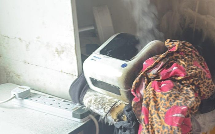 Phòng ngủ của người phụ nữ bỗng bốc cháy khi đang ngồi làm việc, biết nguyên nhân ai cũng rùng mình