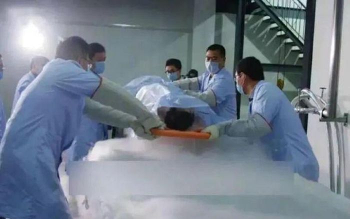 Người chồng đông lạnh xác vợ suốt 8 năm trời: 'Cô ấy chưa chết'