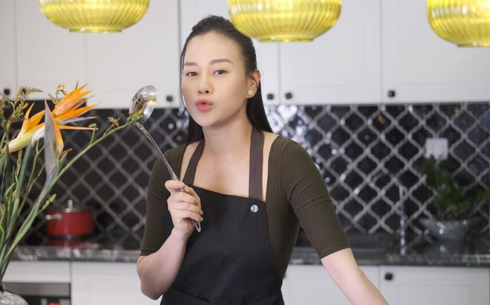 Điện thoại 8 chữ số của Phương Oanh