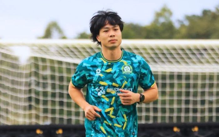 Công Phượng lại 'mất tích'