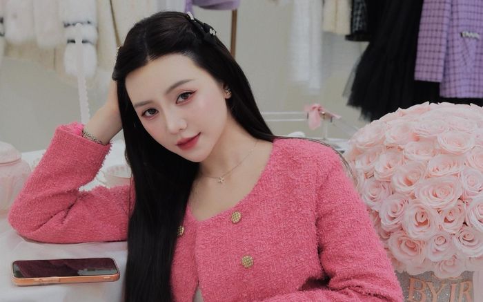 Vẻ đẹp khác lạ của Quỳnh Kool