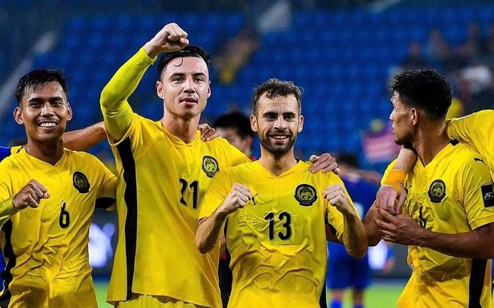 Tin cực xấu cho tuyển Malaysia khi ba giấy khai sinh bị lộ