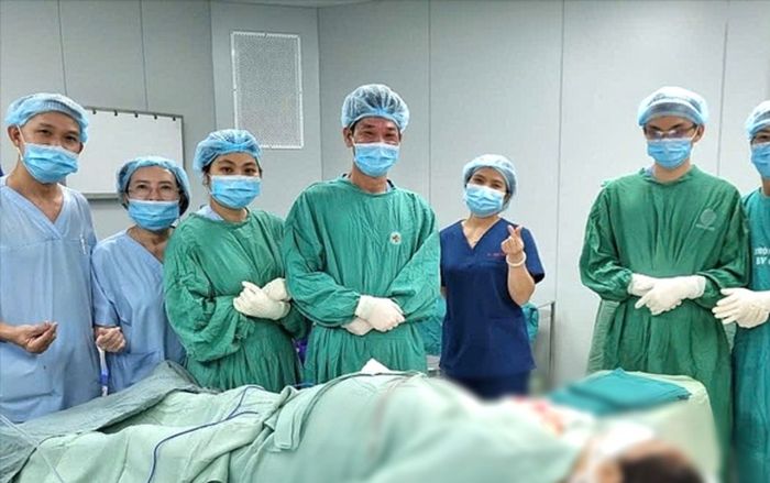 Tình trạng sức khỏe của thai phụ sau ca phẫu thuật nối lại bàn tay đứt lìa