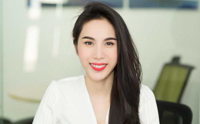 Đồng hồ giá 4 tỷ của ca sĩ Thủy Tiên