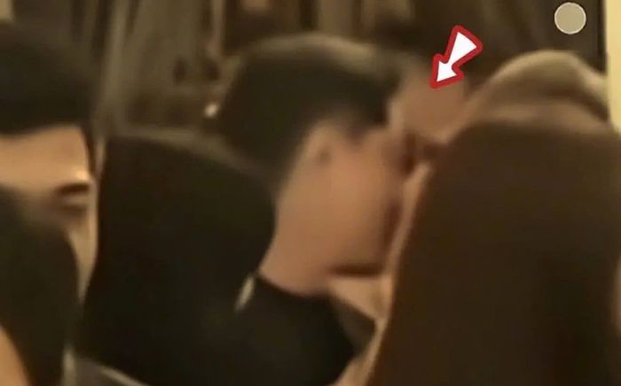 Cặp đôi đình đám nhất nhì showbiz bị bắt gặp ôm hôn nồng cháy