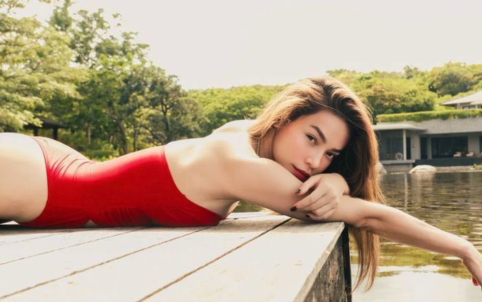 Hồ Ngọc Hà táo bạo mặc đồ bó sát, khoe vẻ đẹp gợi cảm khó tin là mẹ 3 con