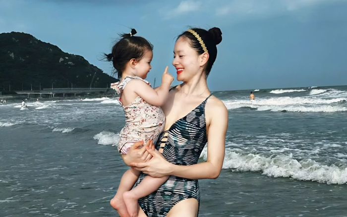 Lan Phương mặc áo tắm gợi cảm sau 2 tháng ly hôn chồng Tây, tuyên bố một câu xúc động mạnh