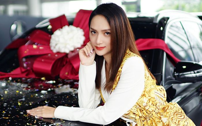 Chiếc xe sang của Hương Giang
