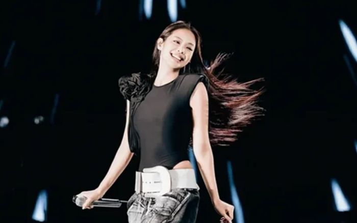 Jennie (BLACKPINK) 'đốt mắt' khán giả với phong cách táo bạo