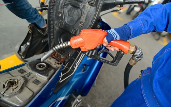 Giá xăng dầu hôm nay 10/12: Tiếp tục giảm rất mạnh