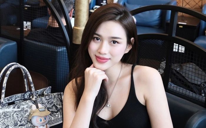 Clip 25 giây quay lén Đỗ Thị Hà ở đám đông, 1 chi tiết gây xôn xao