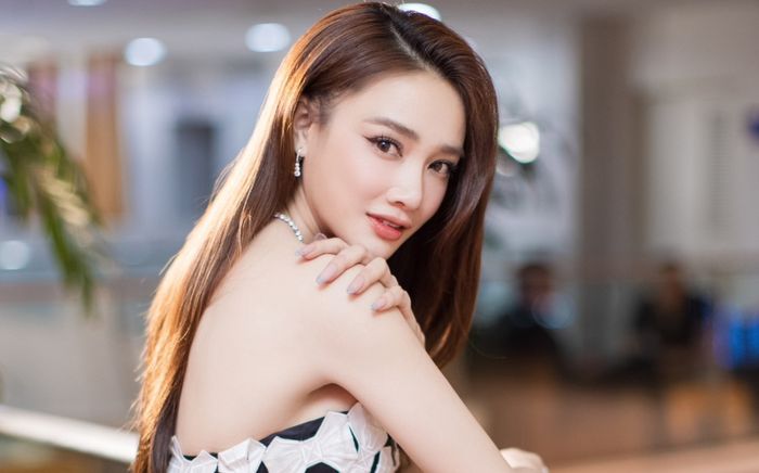 Chiếc đồng hồ 830 triệu của Nhã Phương