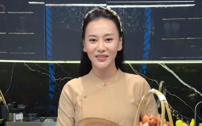 Phương Oanh lộ diện sau hai tháng 'ở ẩn', vóc dáng gầy rộc đáng lo