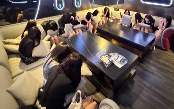 Đột kích bắt giữ 10 đàn ông và 37 phụ nữ