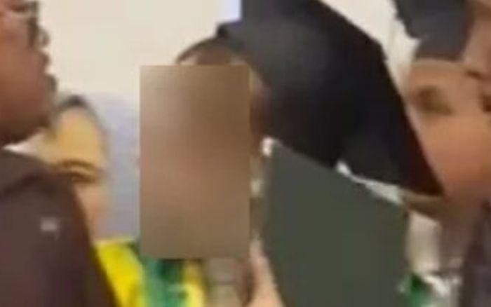 Nữ sinh bị người phụ nữ tố cáo là 'tiểu tam' trong ngày tốt nghiệp, cả trường học xôn xao