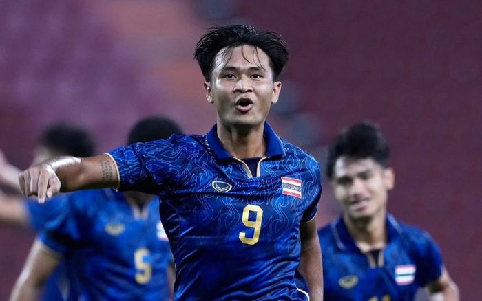 Tiền đạo Thái Lan quá hay, bỏ xa Đình Bắc