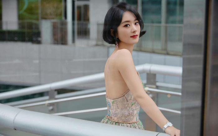 Bắt gặp Triệu Lệ Dĩnh lộ diện ở chốn đông người, tin đồn hẹn hò lại rần rần cõi mạng