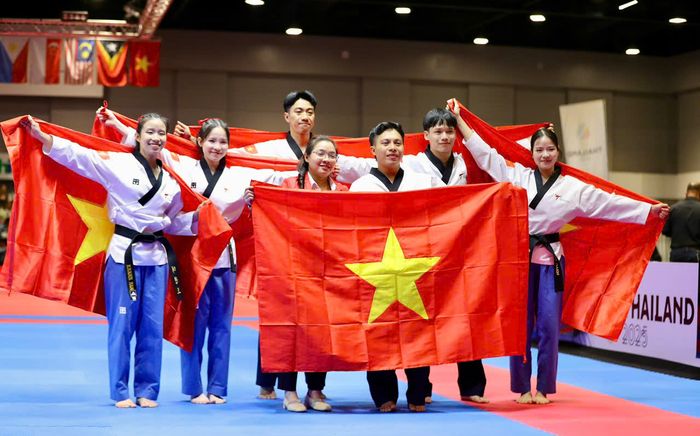 Sinh viên UEF góp Huy chương vàng cho Taekwondo Việt Nam tại SEA Games 33