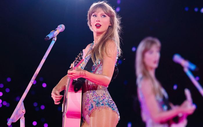 'Lá chắn' của Taylor Swift trên sân khấu The Eras Tour