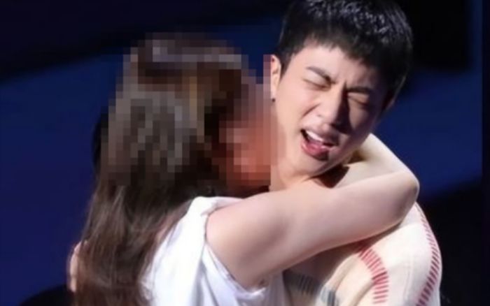 Diễn biến mới vụ Jin (BTS) bị người phụ nữ 50 tuổi cưỡng hôn