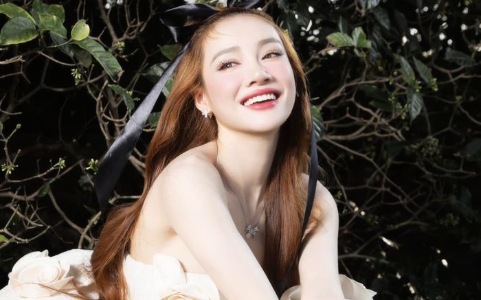 Chiếc iPad đời cũ của Nhã Phương