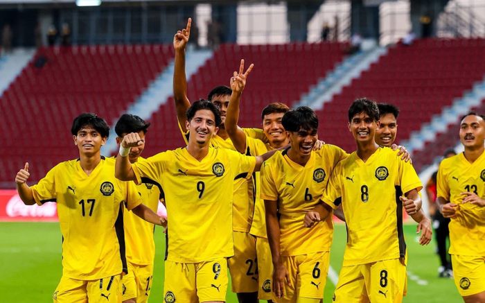 CĐV Malaysia reo mừng khi Malaysia đi tiếp ngoạn mục