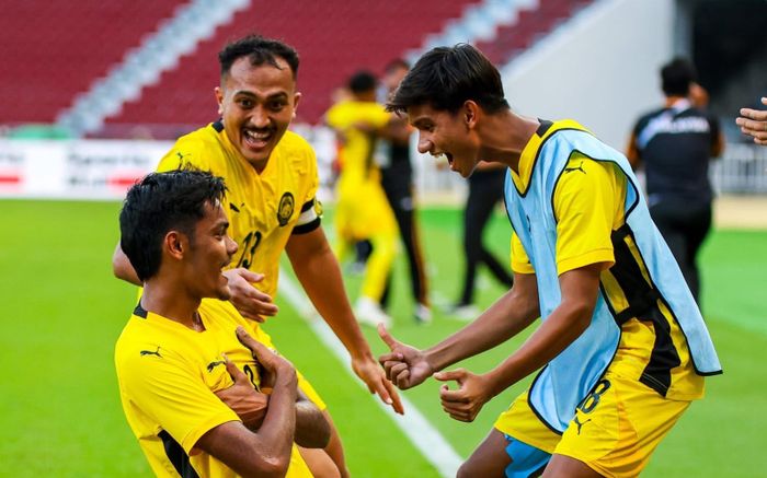 CĐV Indonesia phản ứng mạnh mẽ khi Malaysia đi tiếp