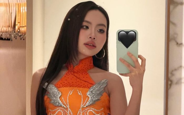 Phương Mỹ Chi diện outfit 'đi quẩy' táo bạo khiến dân tình 'đứng ngồi không yên'