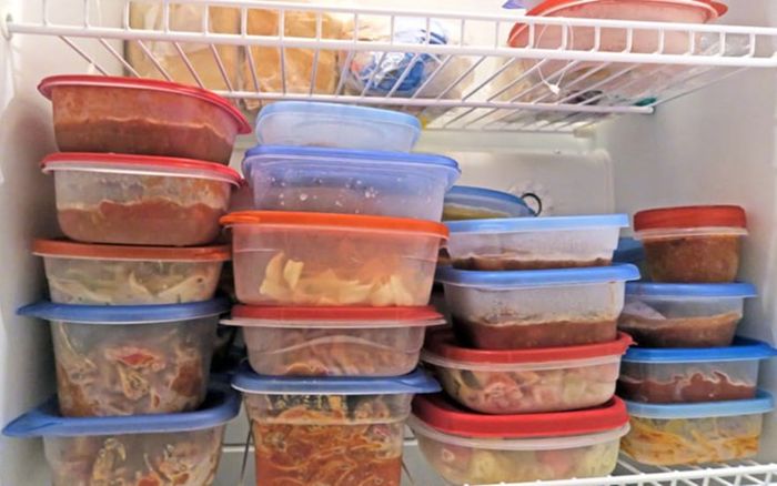 Vợ chồng ngoài 50 tuổi cùng mắc ung thư, bác sĩ chỉ lý do cực độc từ tủ lạnh