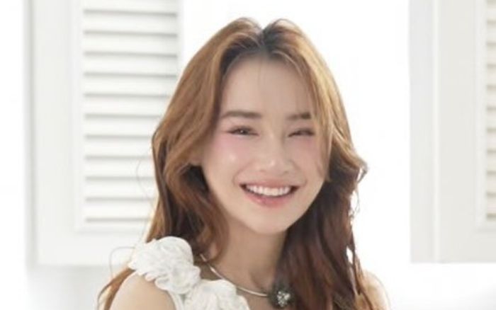 Điện thoại 50 triệu Nhã Phương tặng chồng