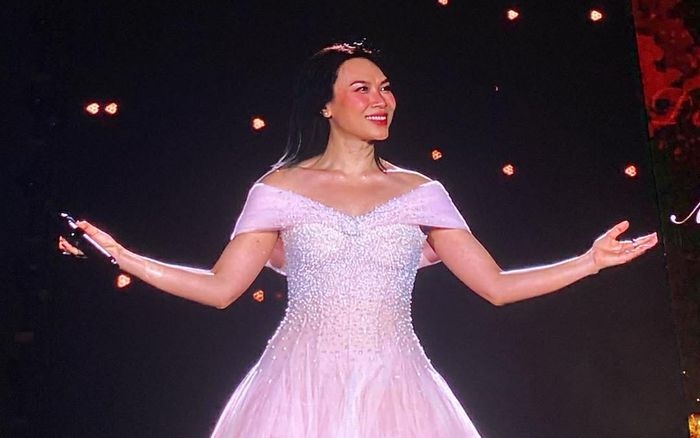 Trực tiếp live concert của Mỹ Tâm tại Hà Nội: Thay outfit liên tục, visual đẹp miễn chê khiến 40.000 khán giả bùng nổ