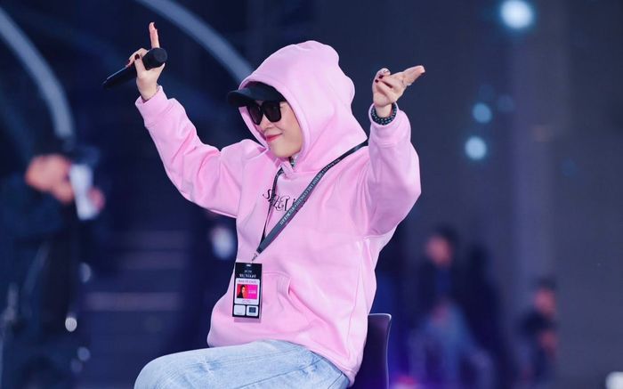 Trực tiếp live concert của Mỹ Tâm tại Hà Nội: Mưa đã vơi, khán giả hào hứng check-in