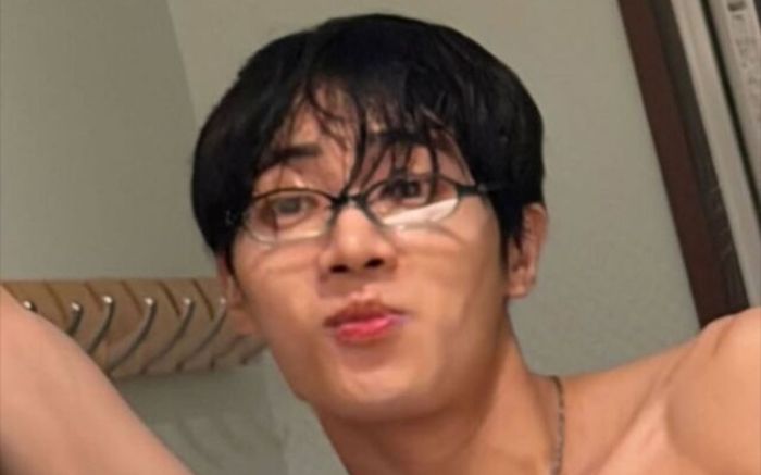 Ảnh bán khỏa thân của Choo Young Woo đang gây bấn loạn