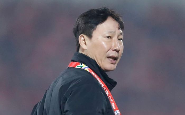 Trận đấu khó hơn Malaysia với HLV Kim Sang Sik