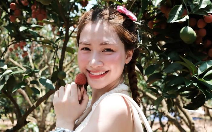 Bí quyết trị mụn giá 100 nghìn của Hòa Minzy