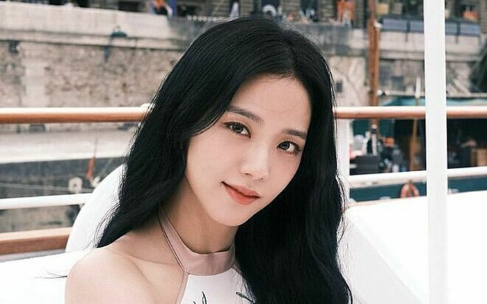 Jisoo (BLACKPINK) từng ngã trên dốc suýt bị chấn động não, người thân lên tiếng