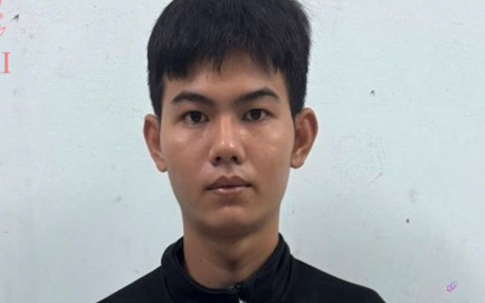 Yêu đương với gã trai 20 tuổi, bé gái phải nhờ gia đình báo Công an