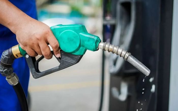 Giá xăng dầu hôm nay 14/12: Giảm cực mạnh