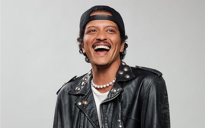 Fan BTS chỉ trích Bruno Mars