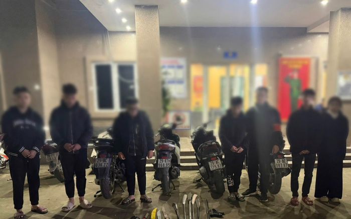 Phanh phui 'bí mật' đáng sợ của nhóm thanh niên choai choai lúc nửa đêm