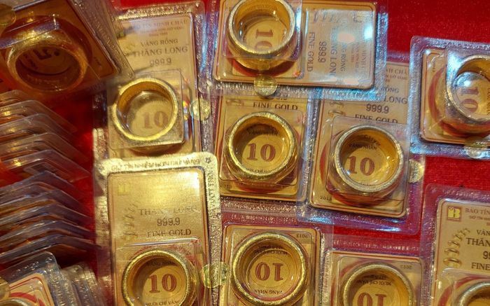 Giá vàng hôm nay (15/12): Giá vàng nhẫn ở đâu 'leo thang' dữ dội nhất?