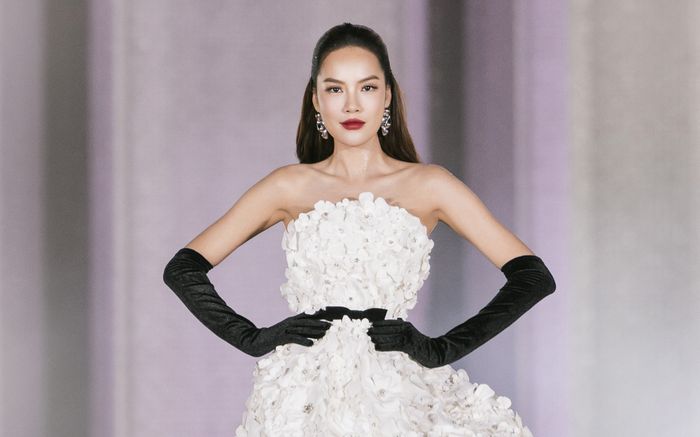 Hoa hậu Lê Hoàng Phương khoe vai trần quyến rũ, nhan sắc ngày một 'thăng hạng' khiến ai cũng xuýt xoa