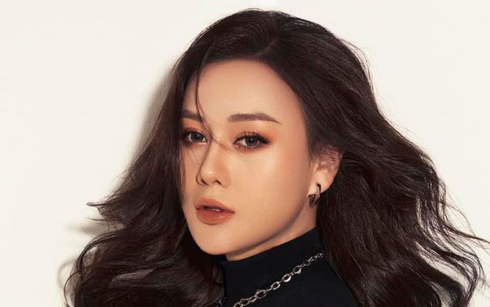 Cách xài điện thoại của Phương Oanh