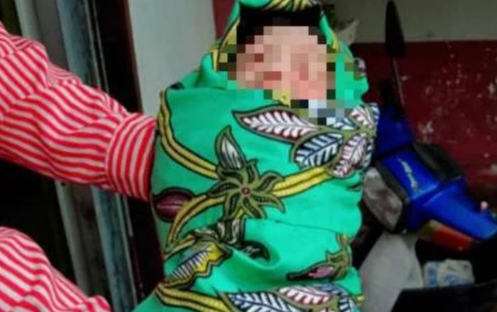 Phát hiện bé trai sơ sinh bị bỏ rơi, phẫn nộ khi biết danh tính cha mẹ