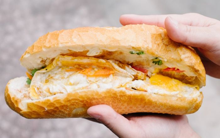 Ăn sáng thường xuyên với bánh mì trứng, điều gì sẽ xảy ra với sức khỏe?