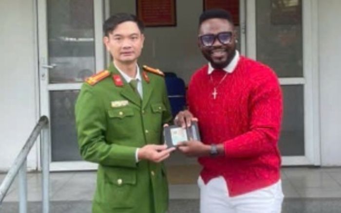 Hà Nội: Người dân tức tốc trình báo Công an sau khi nhặt được 'món đồ quý'