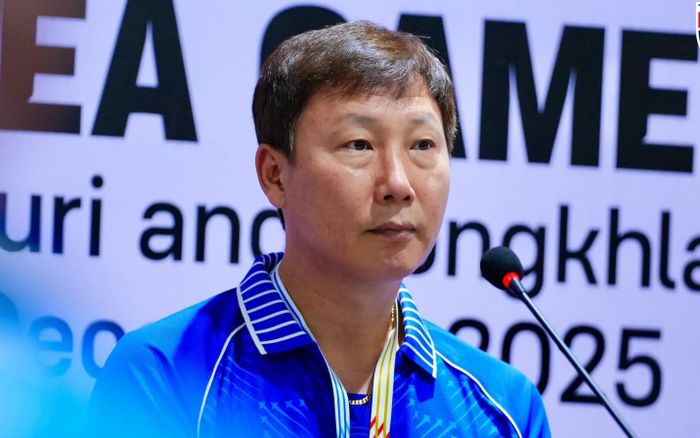HLV Kim Sang Sik đặc biệt cảnh giác tiền đạo Thái Lan ghi 6 bàn