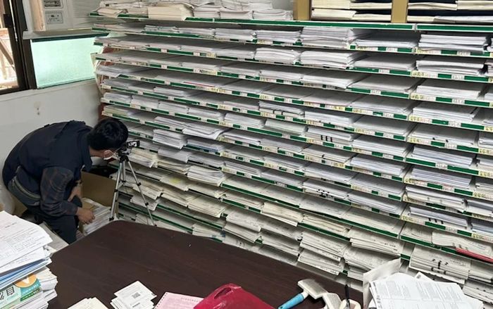 Biến phòng khách trong nhà thành xưởng in và buôn bán trái phép đề thi, nam giáo viên thu lợi hơn 300 tỷ đồng