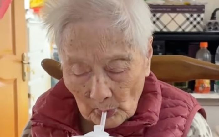 Cụ bà sống thọ 100 tuổi thích uống trà sữa, kết quả khám sức khỏe gây bất ngờ